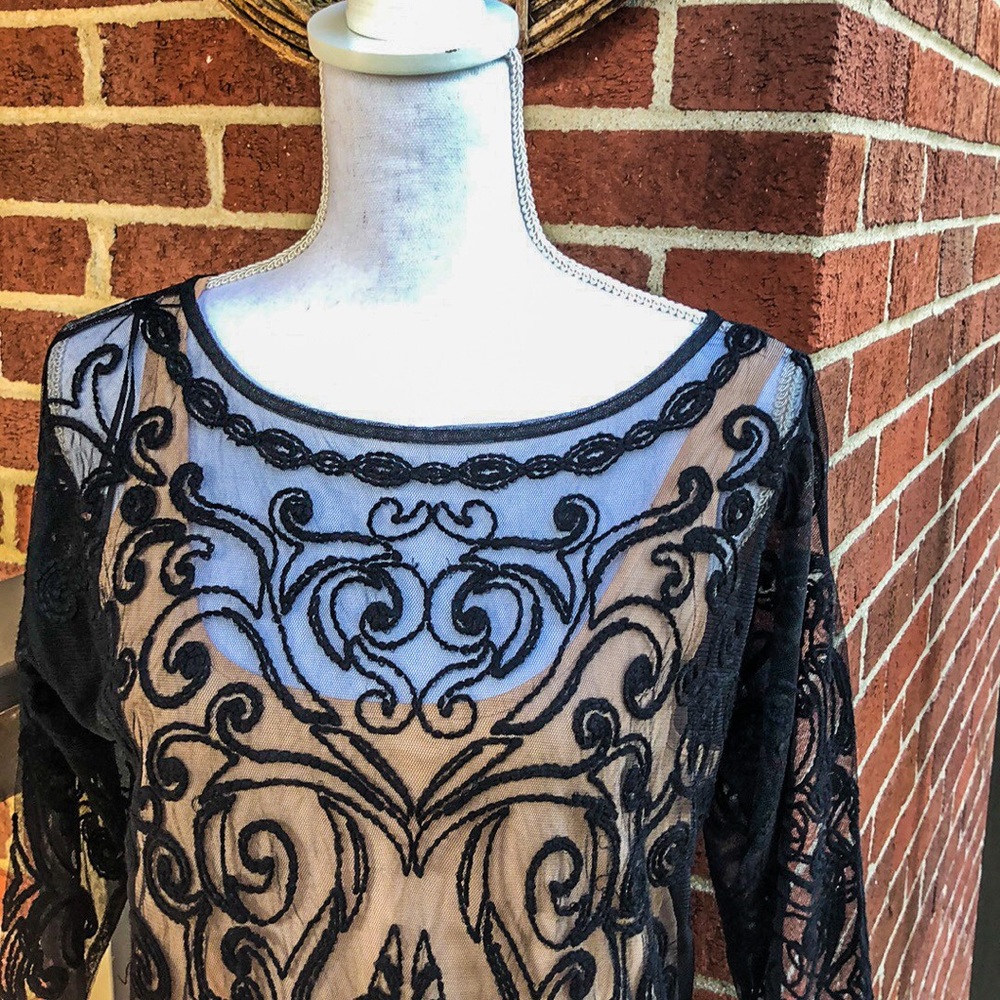 Lace Dress - Picture 5 of 8